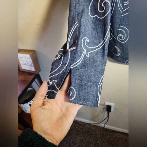 Chicos Top Chambray Embroidered Boho Artsy - Picture 7 of 15